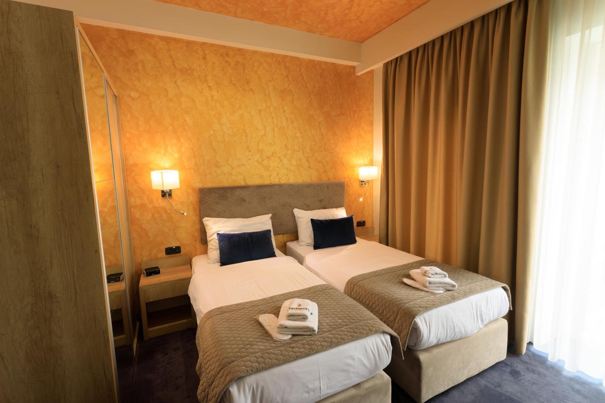 Hotel Elements Novi Pazar Bagian luar foto